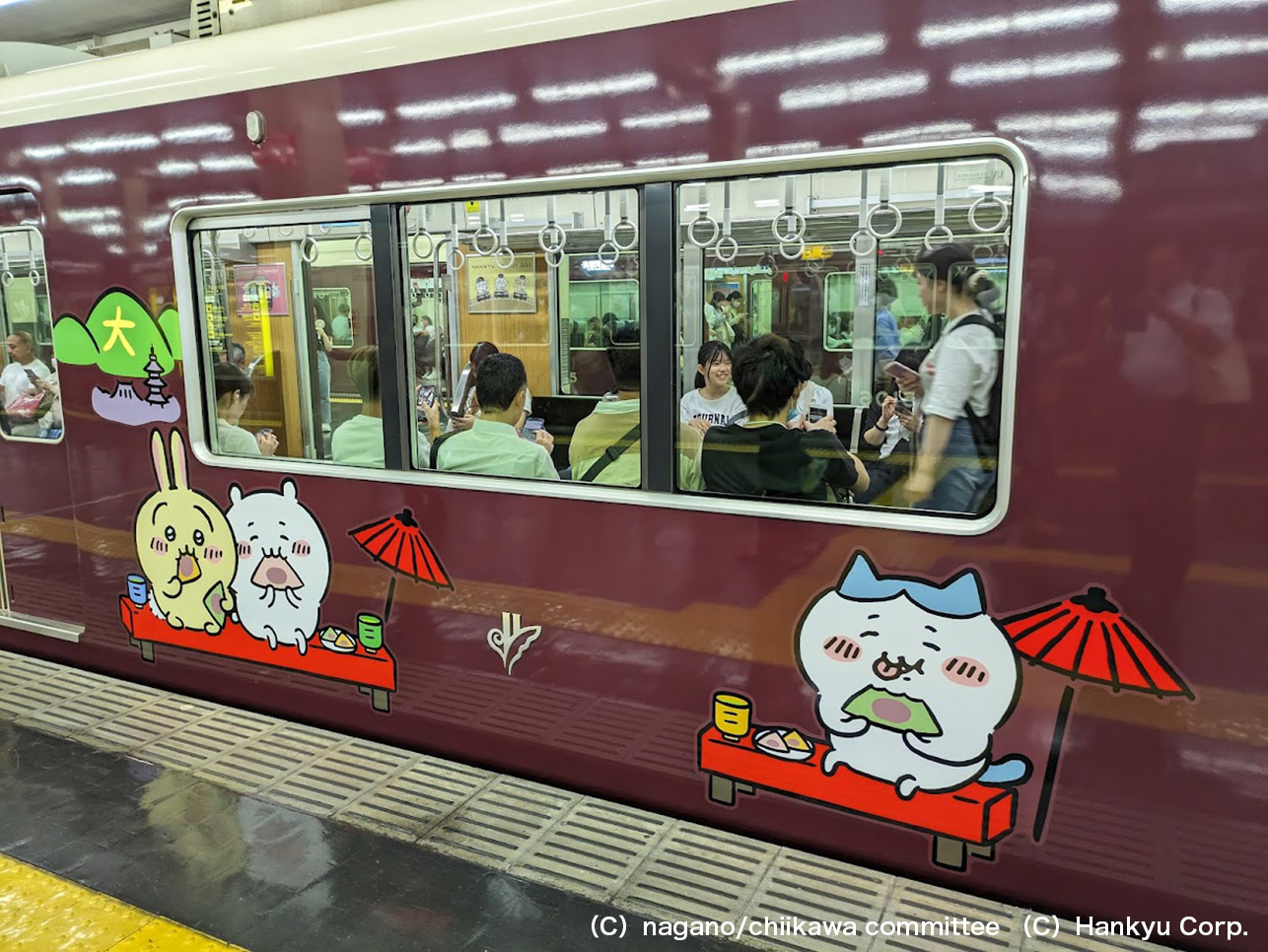 ちいかわ✕阪急電車ラッピング列車「うさぎ号」運行♪京都洛西・嵐山に 