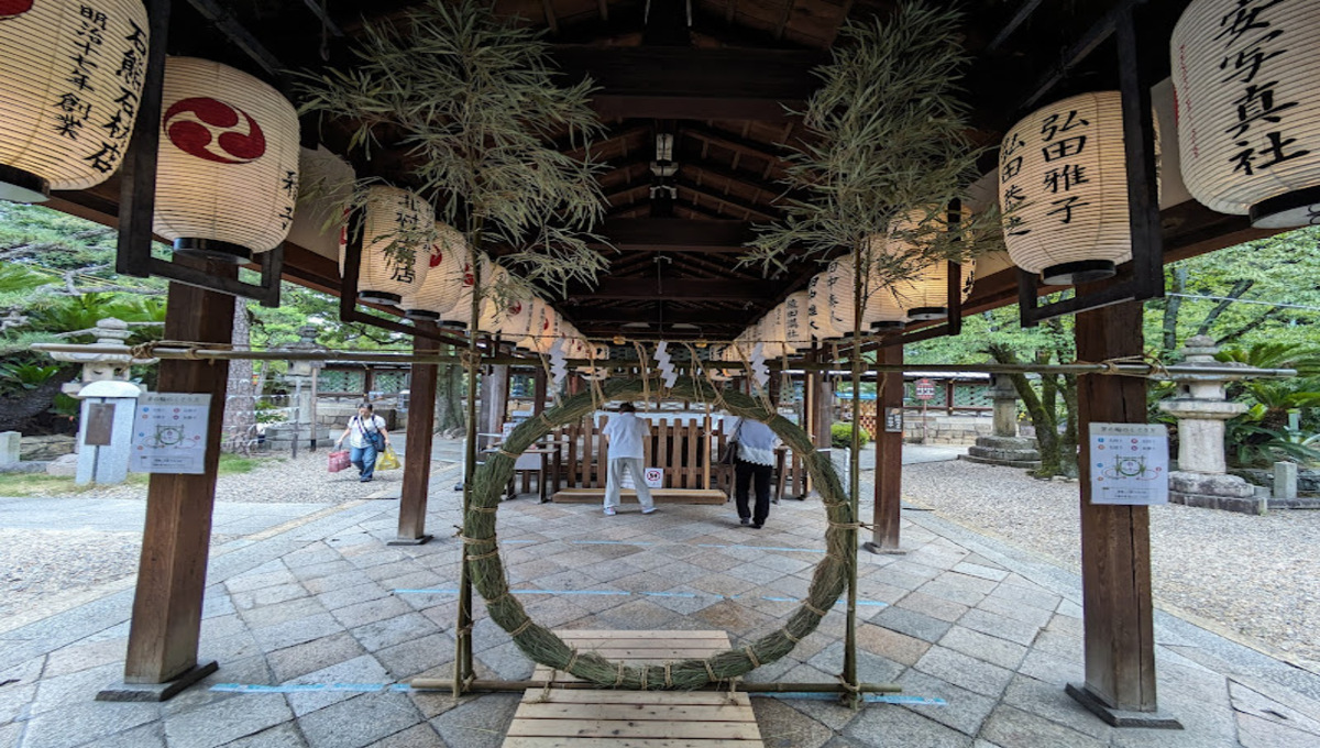 伏見 御香宮神社 夏越の大祓式 茅の輪神事(7月31日) 茅の輪くぐり